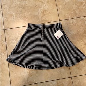 Zip up skirt. Never worn. Tag still on.